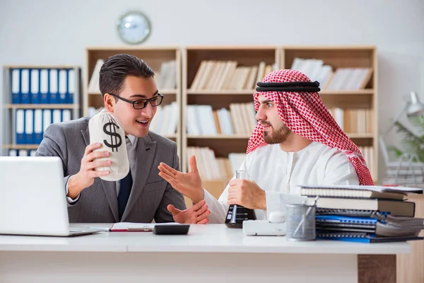 Vielfältiges Geschäftskonzept mit arabischem Geschäftsmann — Stockfoto
