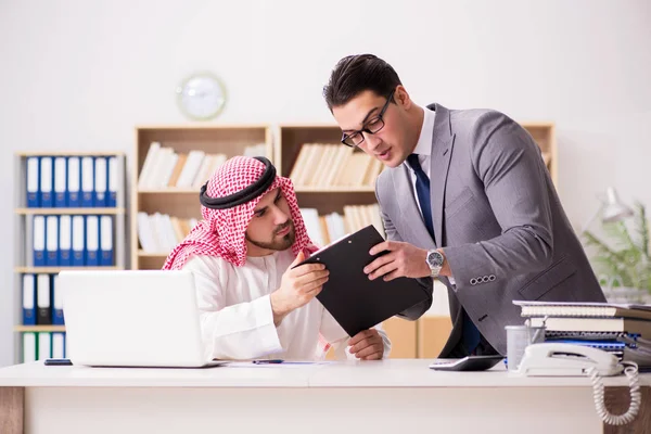 Diverso concetto di business con uomo d'affari arabo — Foto Stock