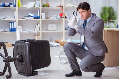 Görevdeki suç soruşturması sırasında genç adam