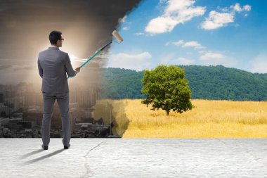 İş adamı doğayı tekerlekli fırçayla resmediyor