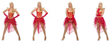 Kırmızı elbiseli kadın beyaz giyindi.