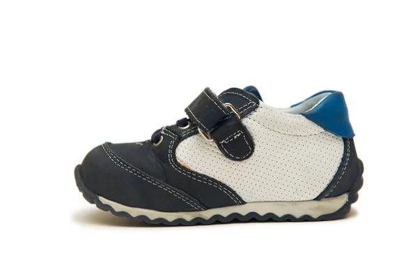 Scarpe bambino isolate sullo sfondo bianco — Foto Stock