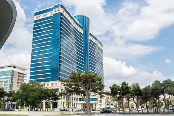 Bakú - 18 de julio de 2015: Hilton Hotel el 18 de julio en Bakú, Azerbaija — Foto de Stock