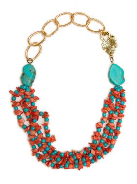 Beyaz arka plan üzerinde izole kırmızı boncuklar ile güzel kolye