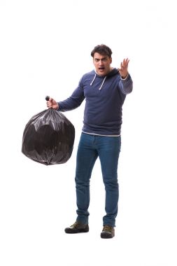 Çöp torbası olan adam beyazda izole edilmiş.