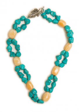 Beyaz arka plan üzerinde izole güzel kolye