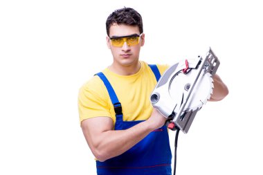 Daire üzerinde beyaz izole testere ile tulum giyen marangoz