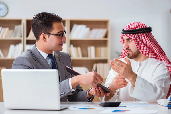 Diverso concetto di business con uomo d'affari arabo — Foto Stock