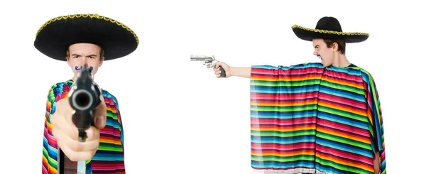 Divertente giovane messicano con pistola isolata su bianco — Foto Stock