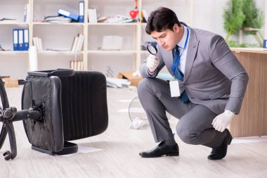 Görevdeki suç soruşturması sırasında genç adam