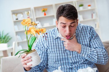 Alerjisi olan bir adam - tıbbi konsept