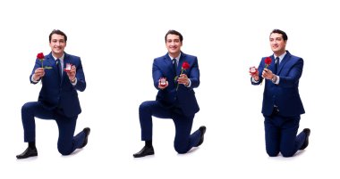 Evlilik teklifi yapan bir adamın romantik konsepti.