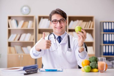 Bilim adamı çeşitli gıdalarda besin araştırması yapıyor