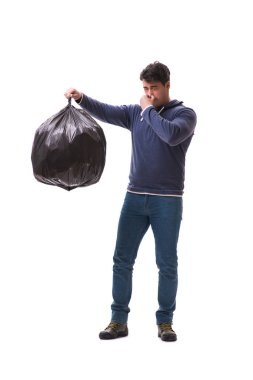 Çöp torbası olan adam beyazda izole edilmiş.