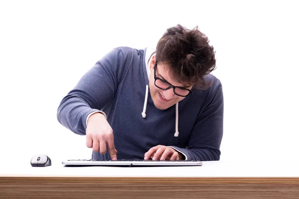 Engraçado nerd homem trabalhando no computador isolado no branco — Fotografia de Stock