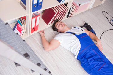 Düşen işçilerde güvensiz davranış konsepti