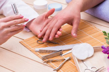 Erkekler için el manikürü konsepti