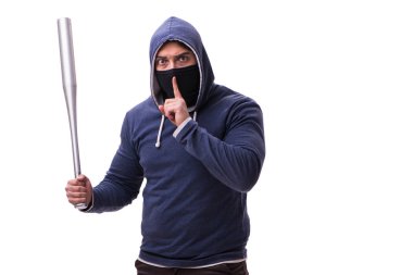 Beyazda beysbol sopası olan genç bir holigan.