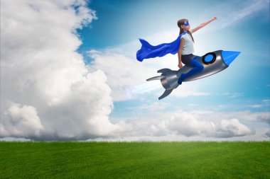 Süper kahraman kavramında küçük bir kız roket uçuruyor.