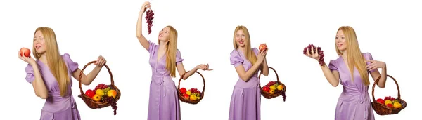 Femme avec panier de fruits isolé sur blanc — Photo