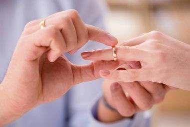 Boşanma konseptinde genç bir aile