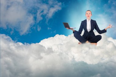 Gökyüzünde çalışma ve meditasyon işkadını
