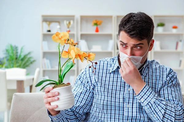 Homem que sofre de alergia - conceito médico — Fotografia de Stock