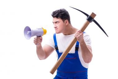 Tamirci megafon ile ve bir kazma axe beyaz arka plan üzerinde ben