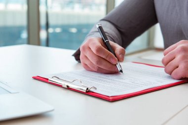 Toplantıda not alma işadamı