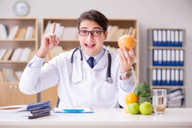 Bilim adamı çeşitli gıdalarda besin araştırması yapıyor