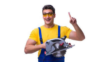 Daire üzerinde beyaz izole testere ile tulum giyen marangoz