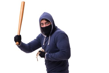 Beyazda beysbol sopası olan genç bir holigan.