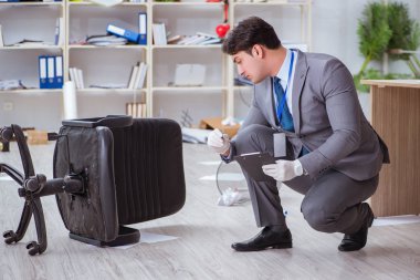 Görevdeki suç soruşturması sırasında genç adam