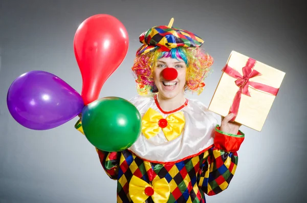 Rolig clown i komiskt koncept — Stockfoto