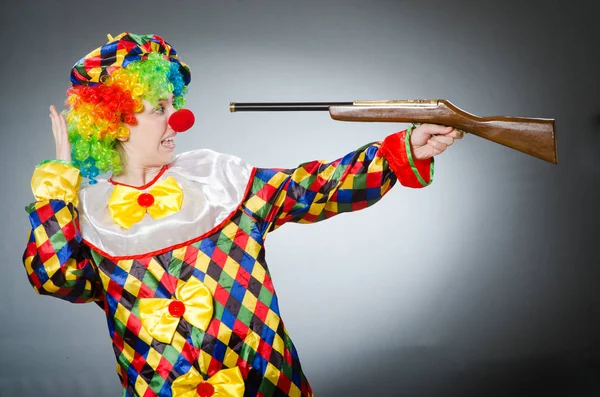 Lustiger Clown im komischen Konzept — Stockfoto