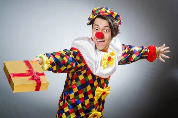Смішний клоун в комічній концепції — стокове фото