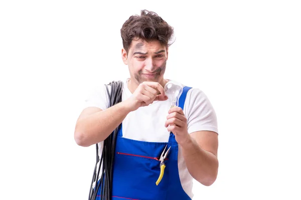 Lustiger Mann macht elektrische Reparatur — Stockfoto