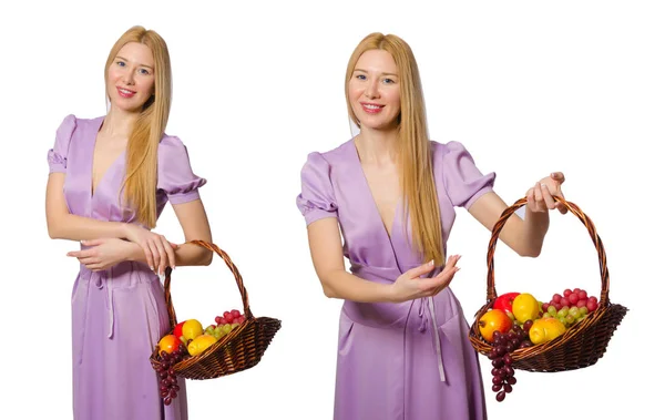 Mulher com cesta de frutas isolada em branco — Fotografia de Stock