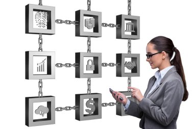 Engelleme zinciri kripto para birimi kavramında iş kadını