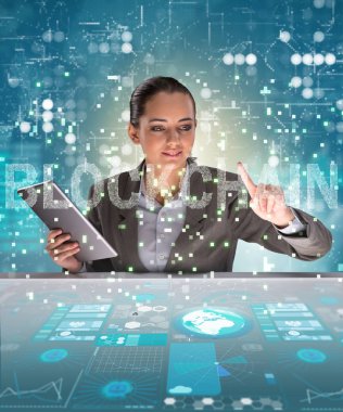 Engelleme zinciri kripto para birimi kavramında iş kadını