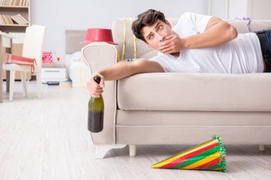 Çılgın Noel partisinden sonra genç adam