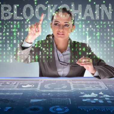 Engelleme zinciri kripto para birimi kavramında iş kadını