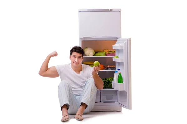 Homem ao lado do frigorífico cheio de comida — Fotografia de Stock