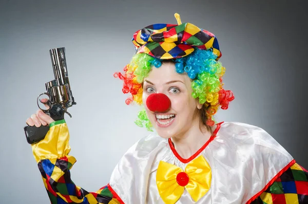 Vtipný klaun v komické koncepci — Stock fotografie