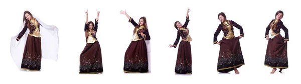 Jeune femme dansant danse azeri traditionnelle — Photo