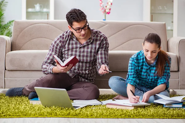 Üniversite sınavlarına hazırlanan öğrenciler