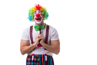 Beyaz arka planda izole edilmiş silahlı komik bir palyaço.