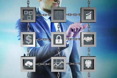 Engelleme zinciri kripto para birimi kavramında iş adamı