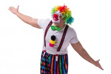 Beyaz arka planda aptalca davranan komik palyaço.