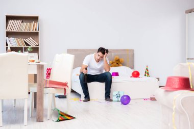 Çılgın Noel partisinden sonra genç adam